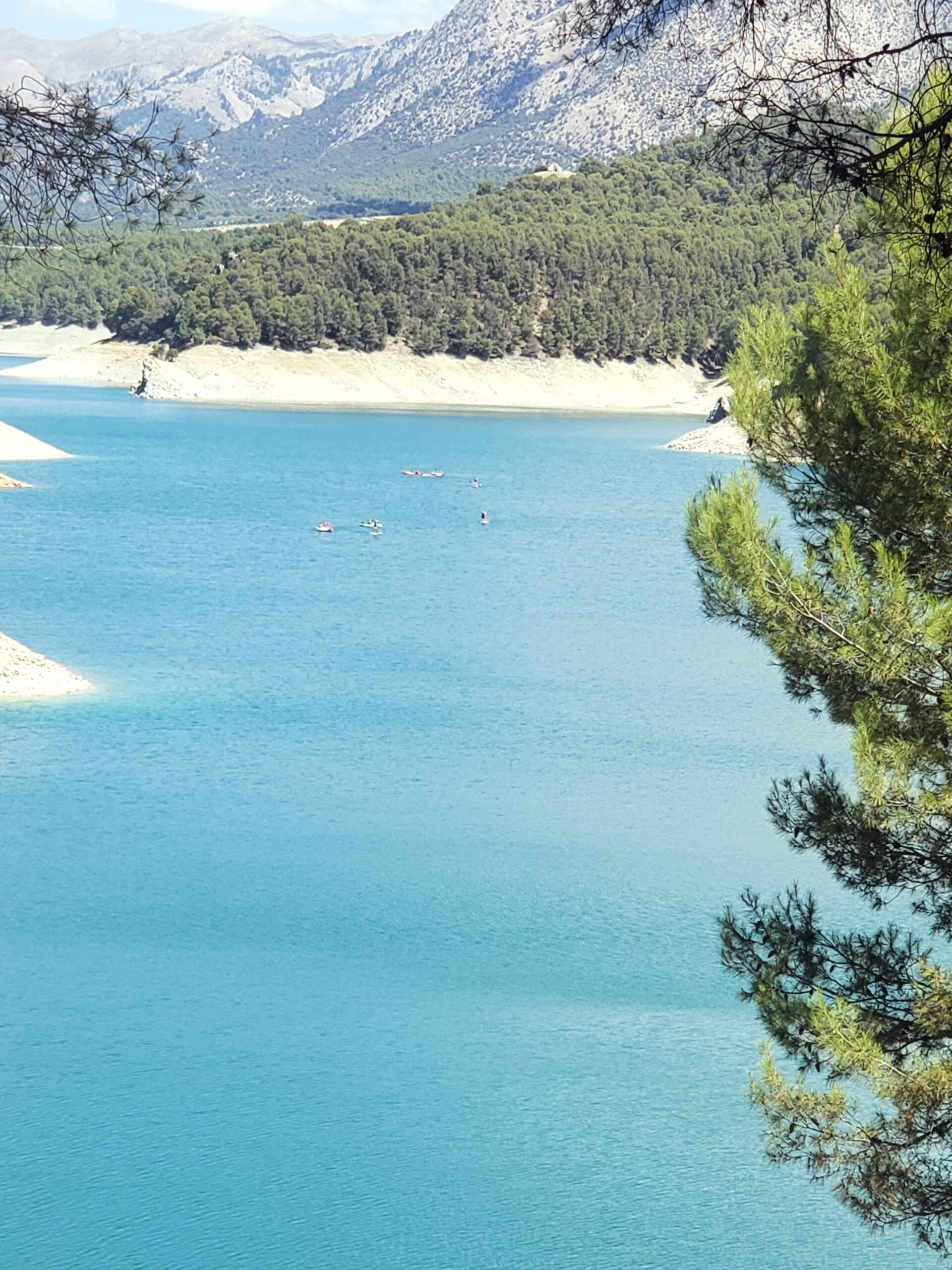 Vistas al pantano cercano de Villa las Talas