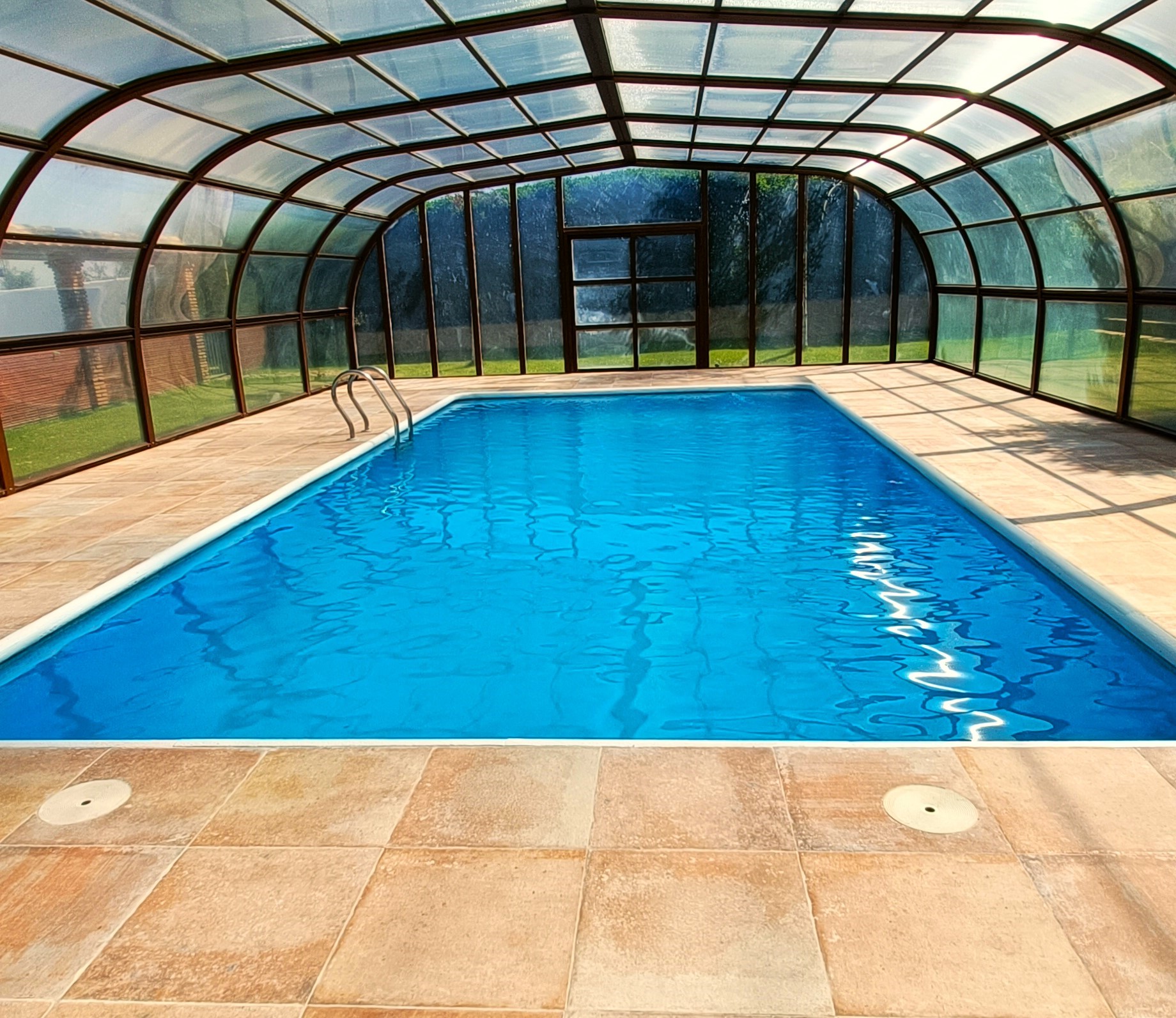 Piscina privada cubierta en Casa Bodeguilla