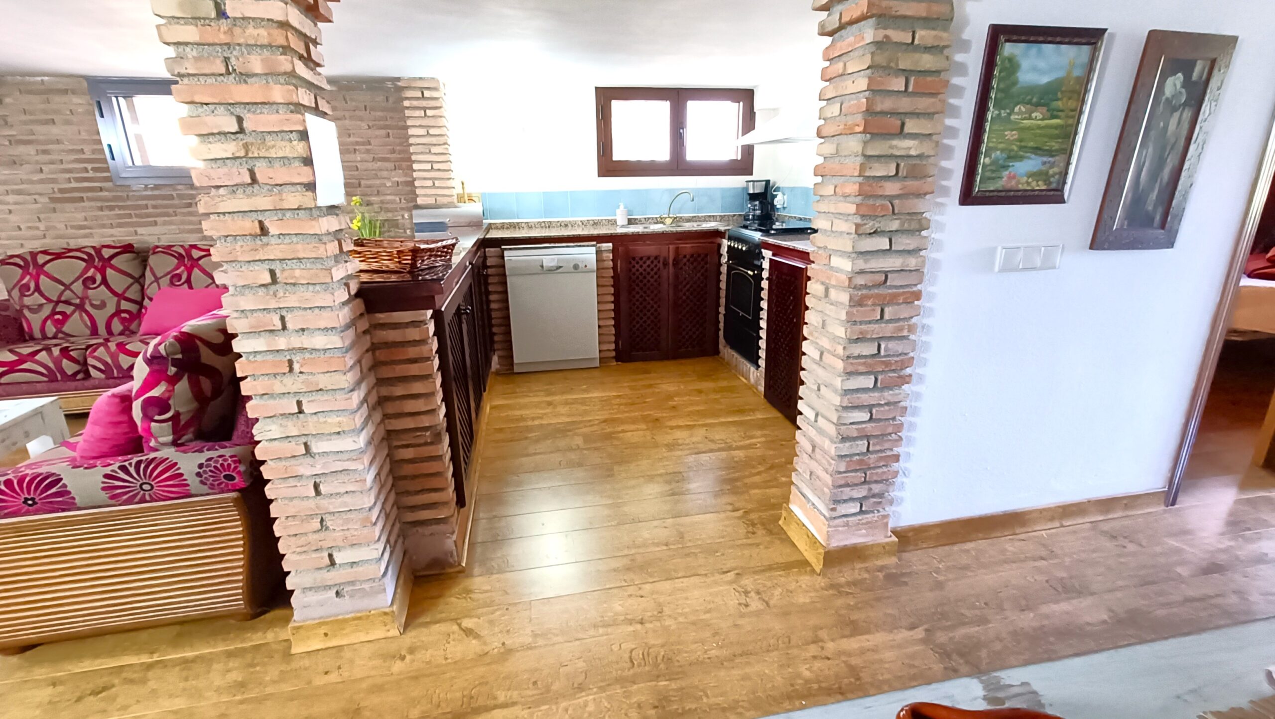 Cocina Bodeguilla Zona salón y cocina completa con barra americana