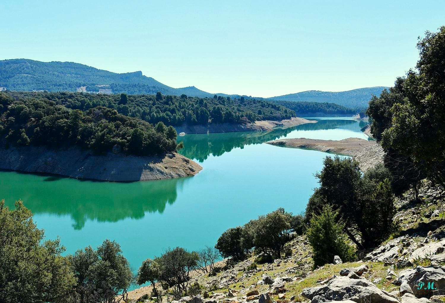 Embalse desde aguazalamanco Paisaje del embalse perspectiva ruta Aguazalamanco