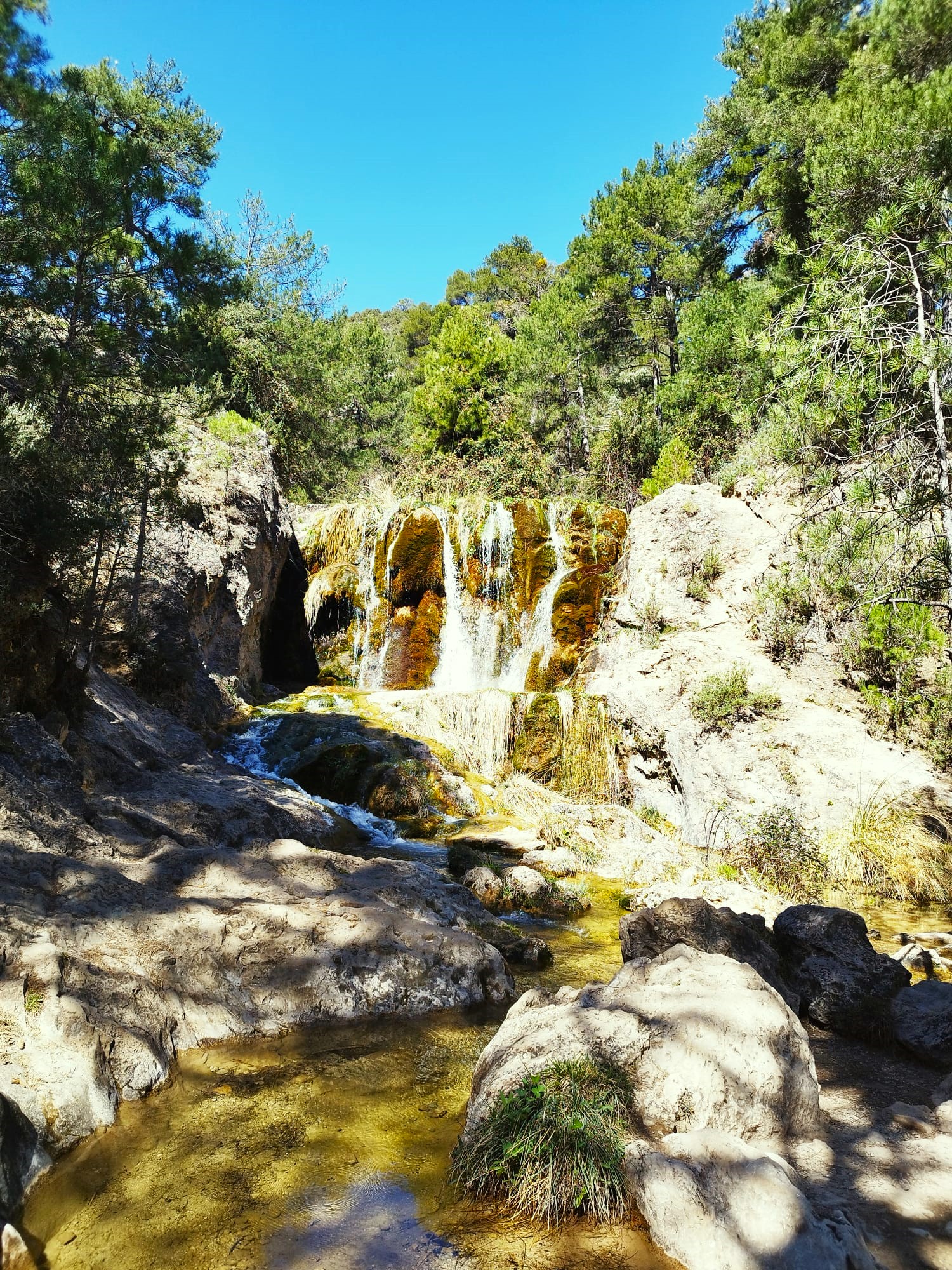 Ruta guazalamanco Ruta por la cascada del Guazalamanco, sendero corto y sencillo